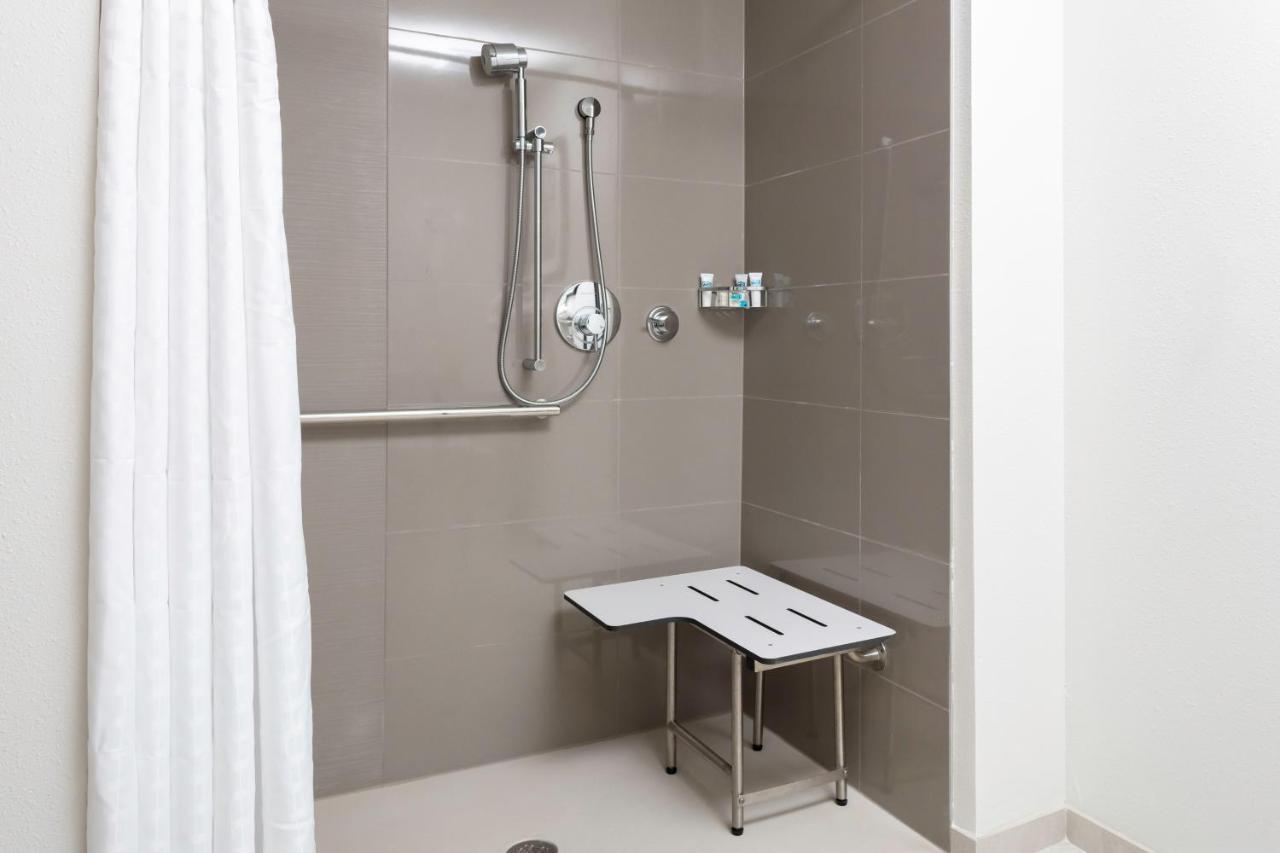 King Room with Roll-In Shower - Disability Access,1185879139:JPEG