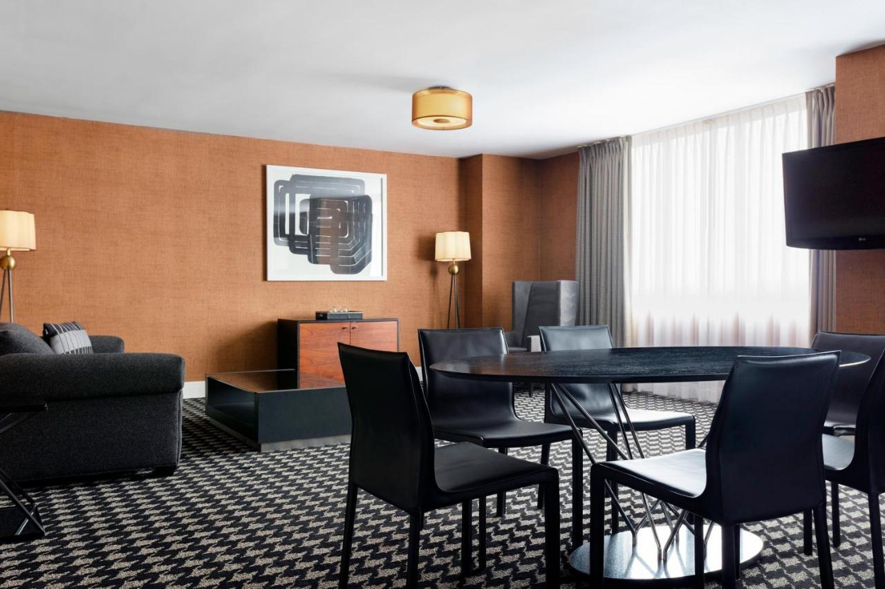Suite 1 King City view Corner room