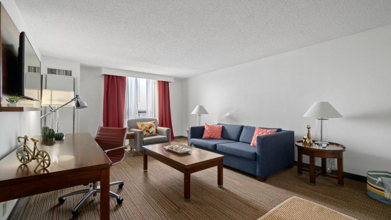 Deluxe King Suite