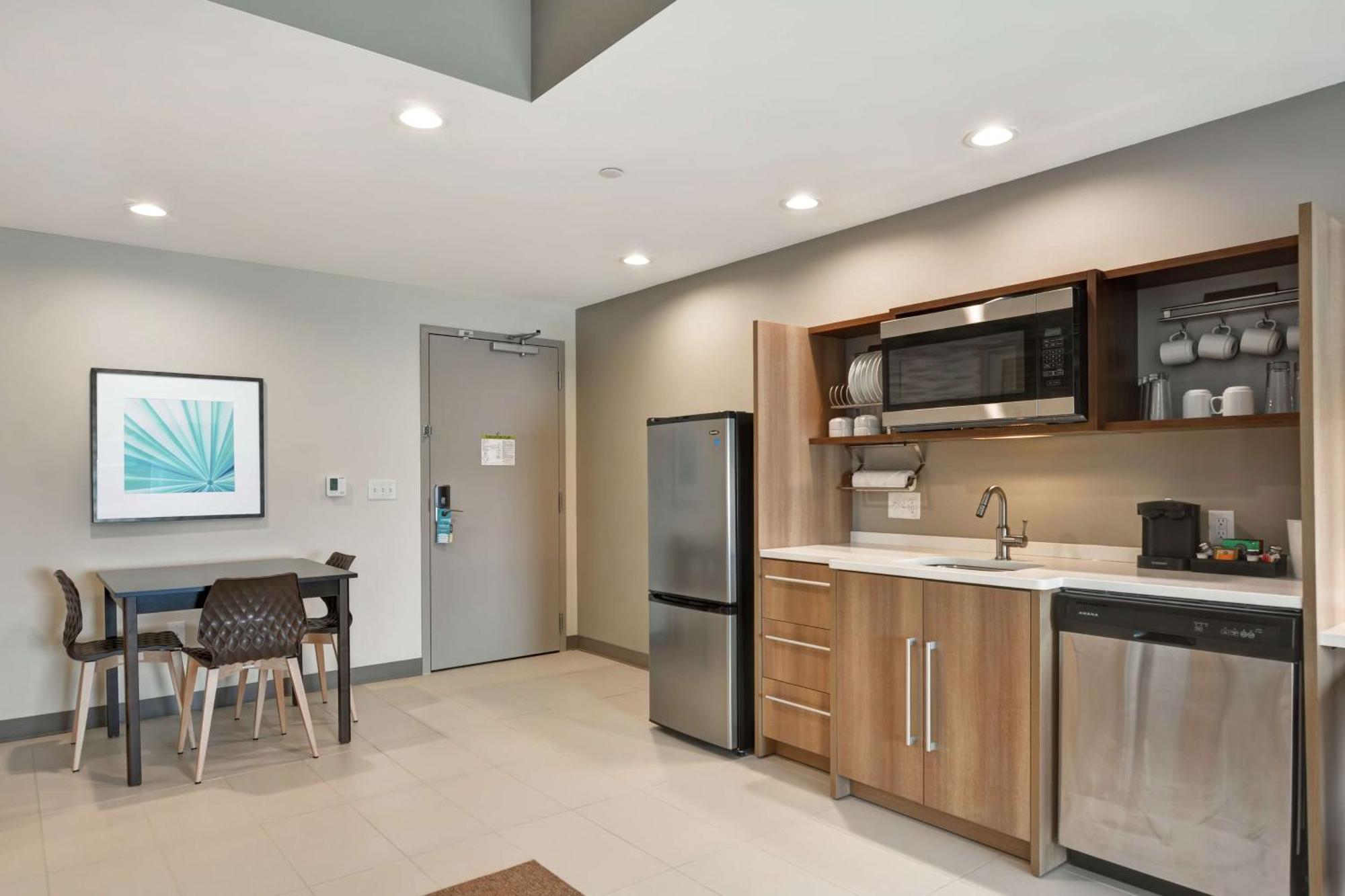 One-Bedroom King Suite - Non-Smoking