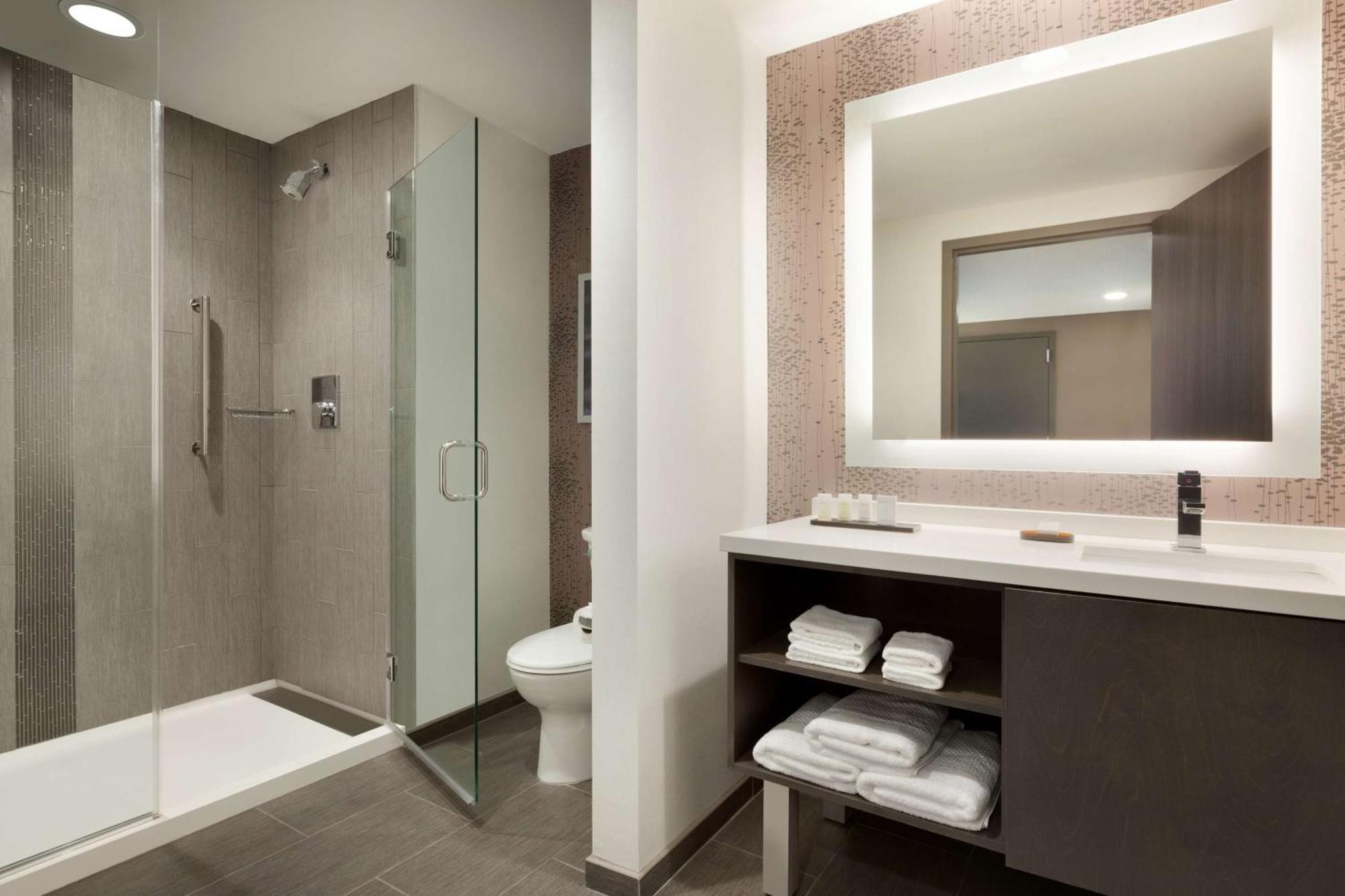 King Studio Suite
