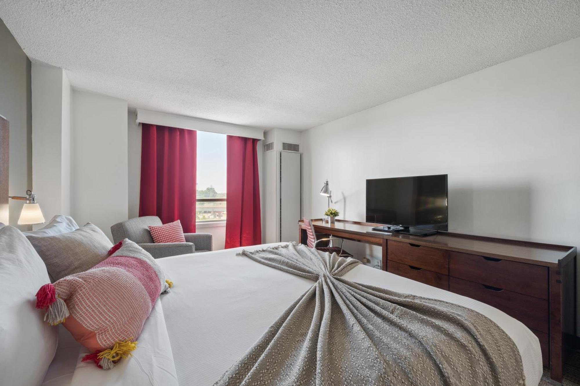 Deluxe King Room