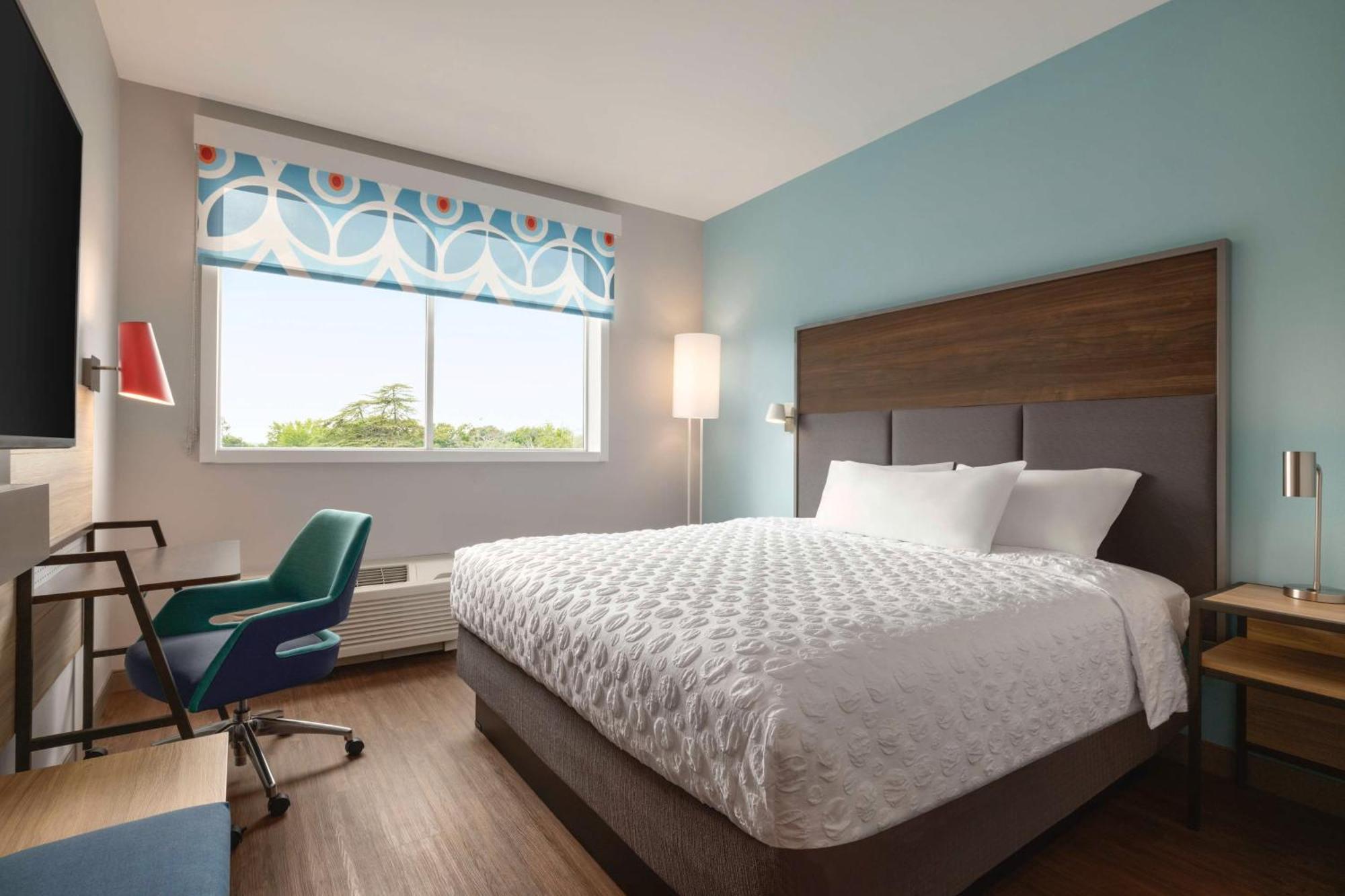King Room with Walk-In Shower