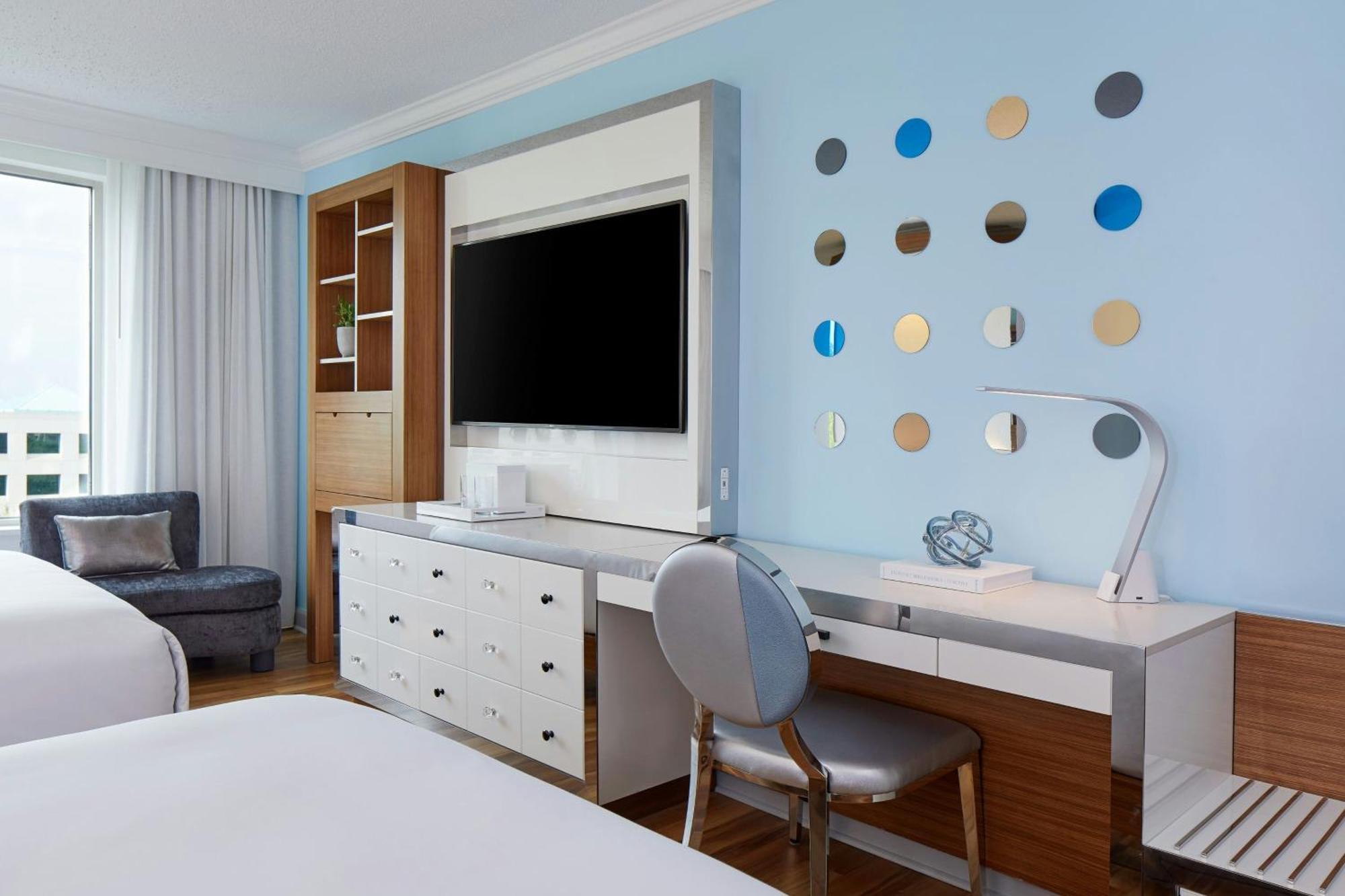 Queen Room Two Queen Beds Club Level