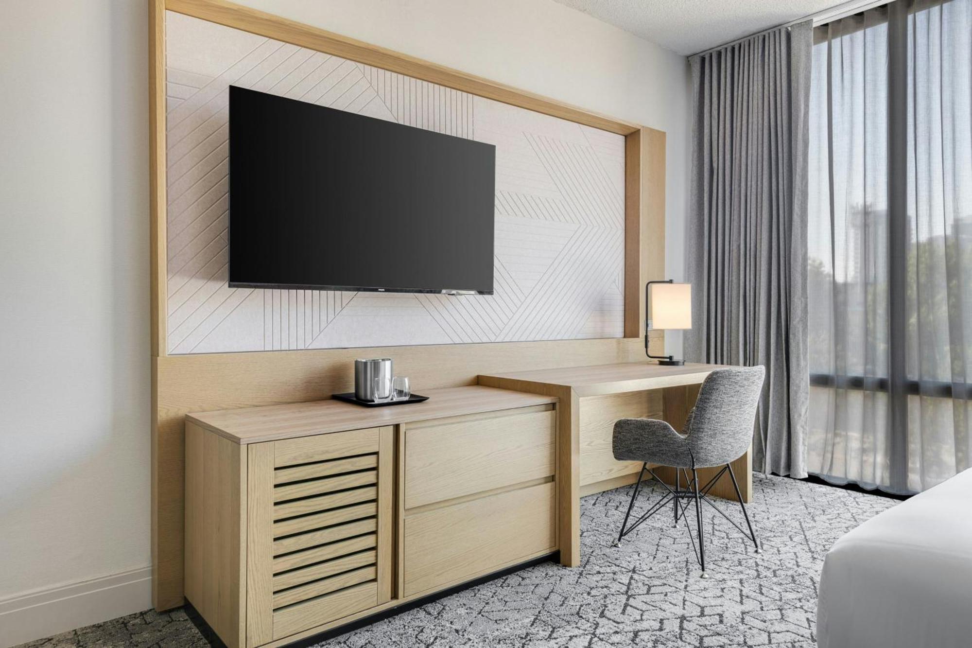 Guest Room 2 Queen