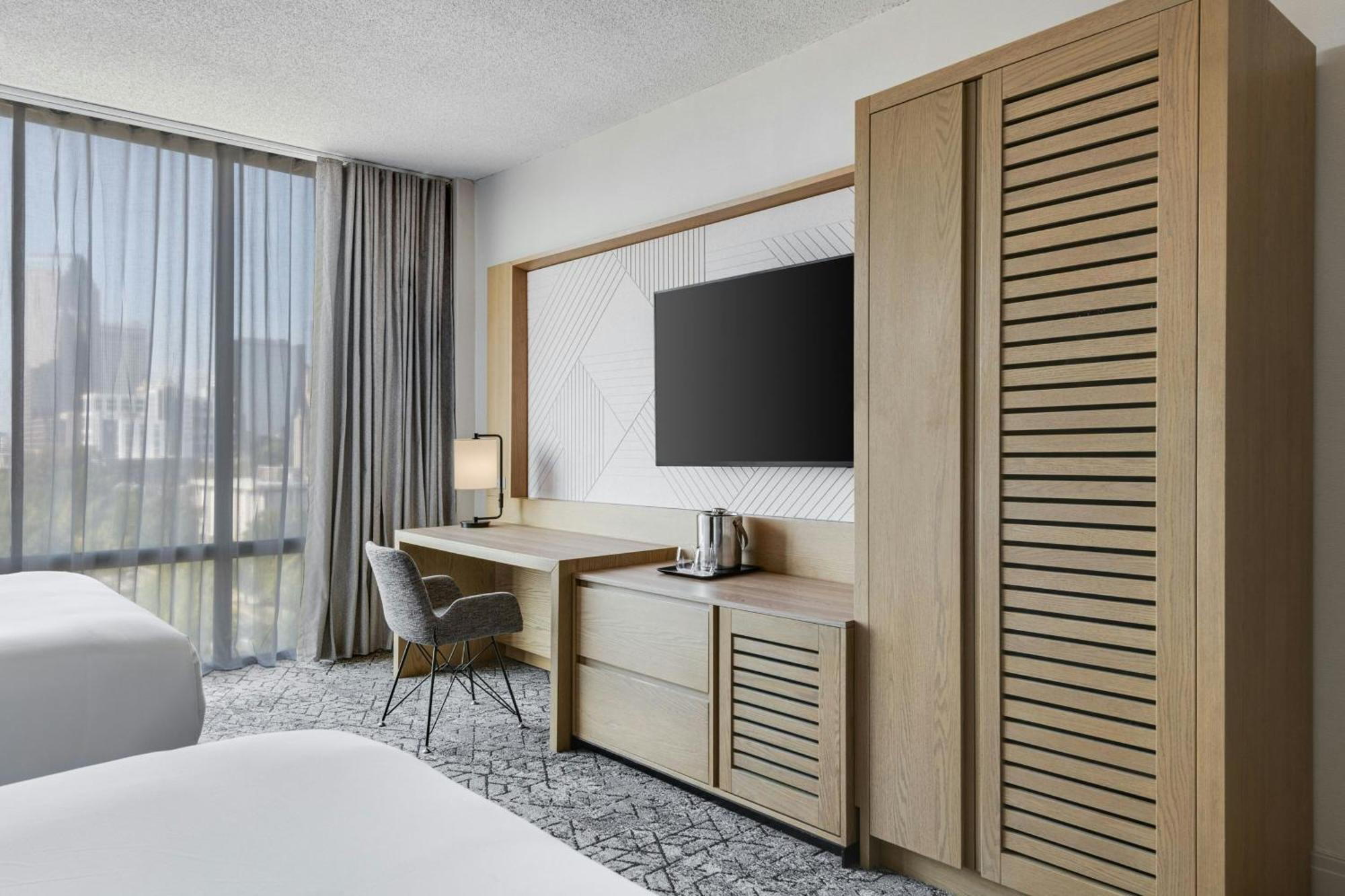 Guest room 2 Queen City view
