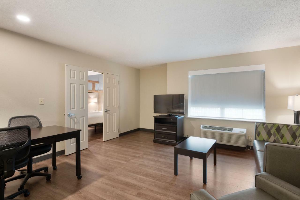 One Bedroom Suite with Two Double Beds - Non-Smoking,800375295:JPEG