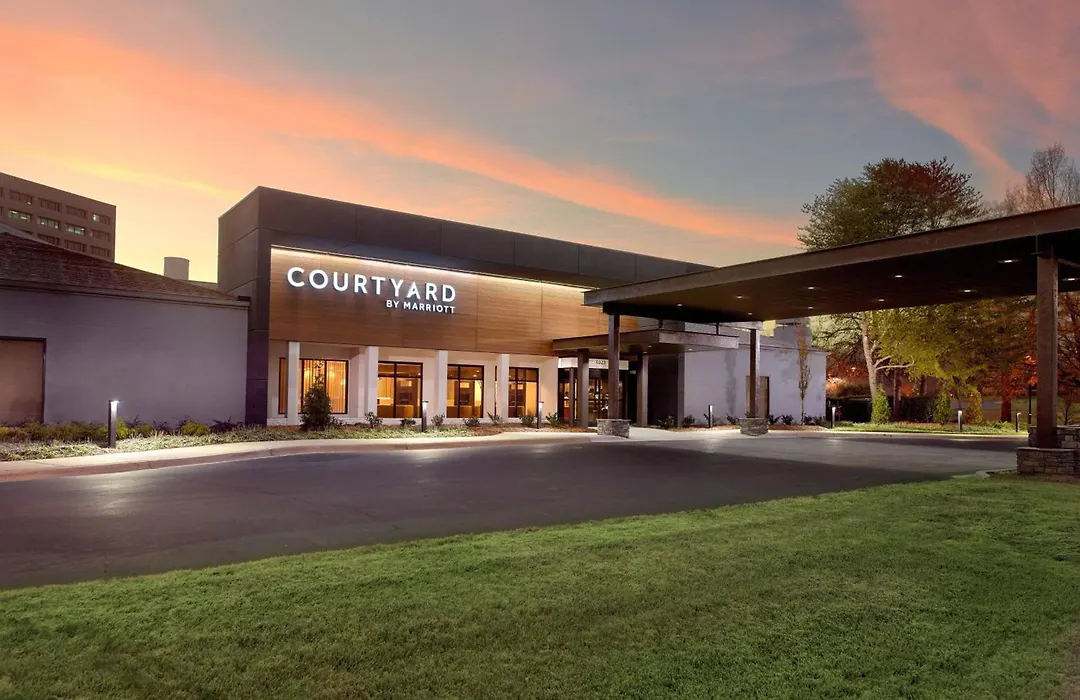 Courtyard Charlotte Southpark-1