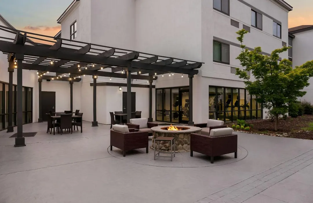 Courtyard Charlotte Airport North-1
