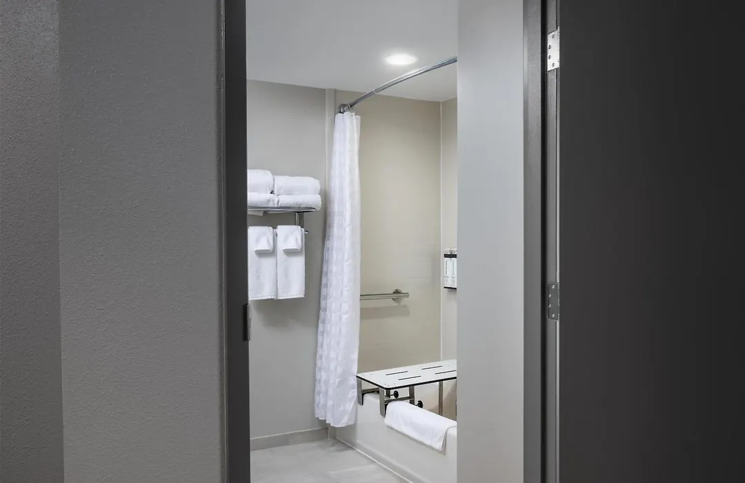 Hyatt Place Charlotte Airport/Lake Pointe-1