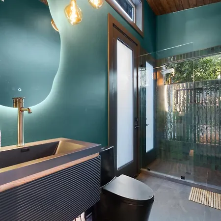 The Raven A Luxury Guest House-3