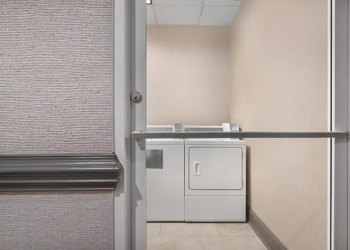 Hampton Inn & Suites Charlotte Arrowood Rd